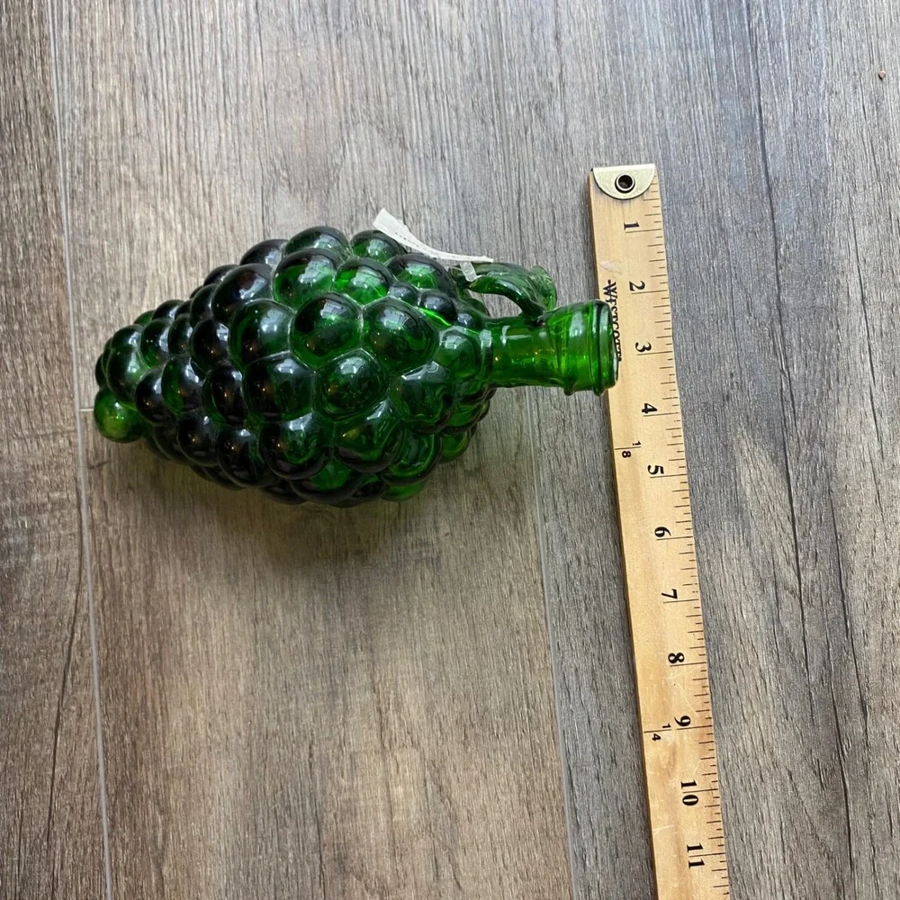 A.J. Wright Emerald Green Glass Grape‎ Cluster Decorative Bottle Vase Style 3945